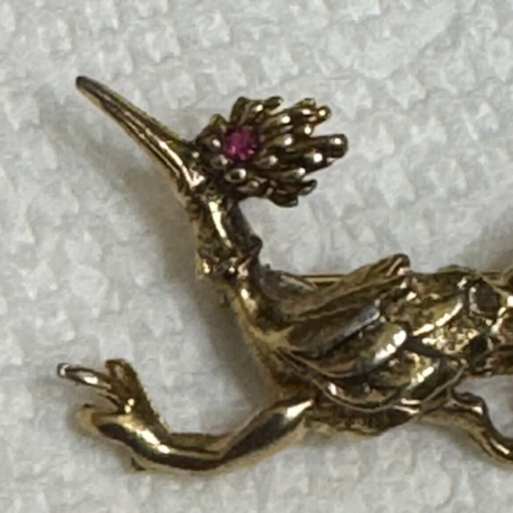 Vintage Gold Tone Road Runner Brooch with Ruby Colored Eye Neck Feathers - Picture 4 of 10